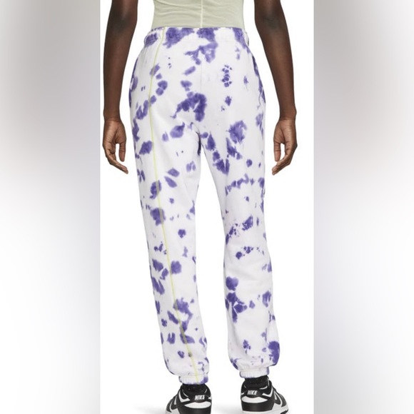 NWT Standard fit/mid-rise NIKE joggers - Picture 3 of 9